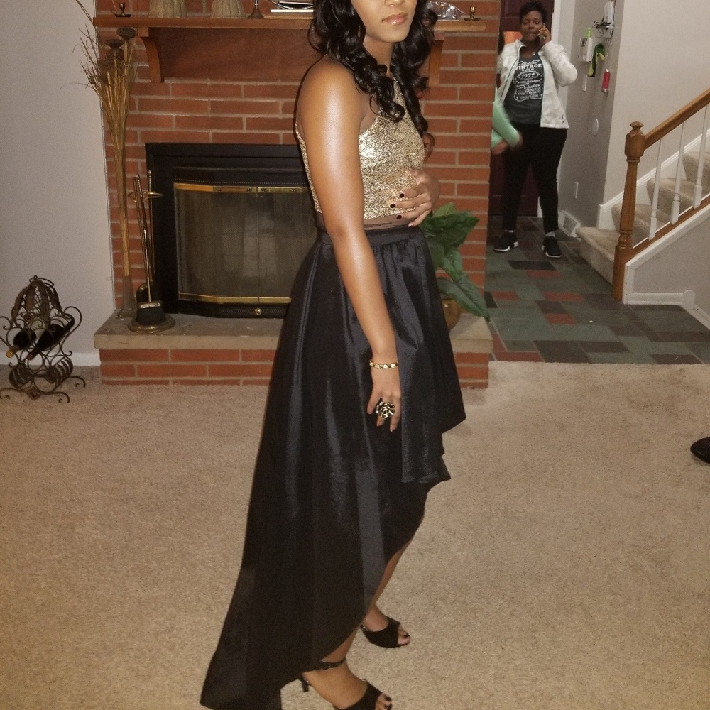 Gown - Picture 3 of 3